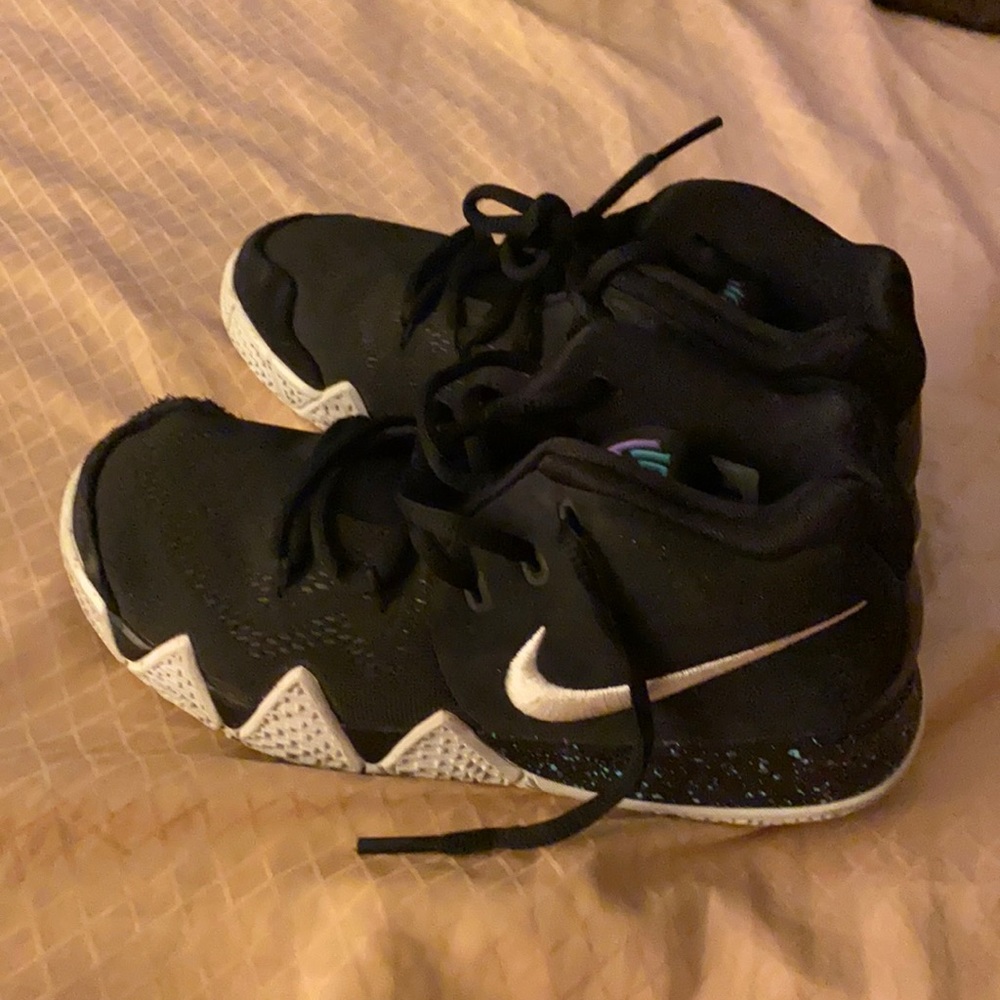 Nike Kyrie Irving Boys 2Y